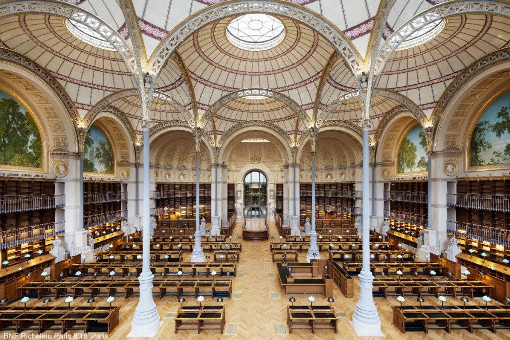 SPX Lighting réalise notamment les éclairages de la Bibliothèque nationale de France.