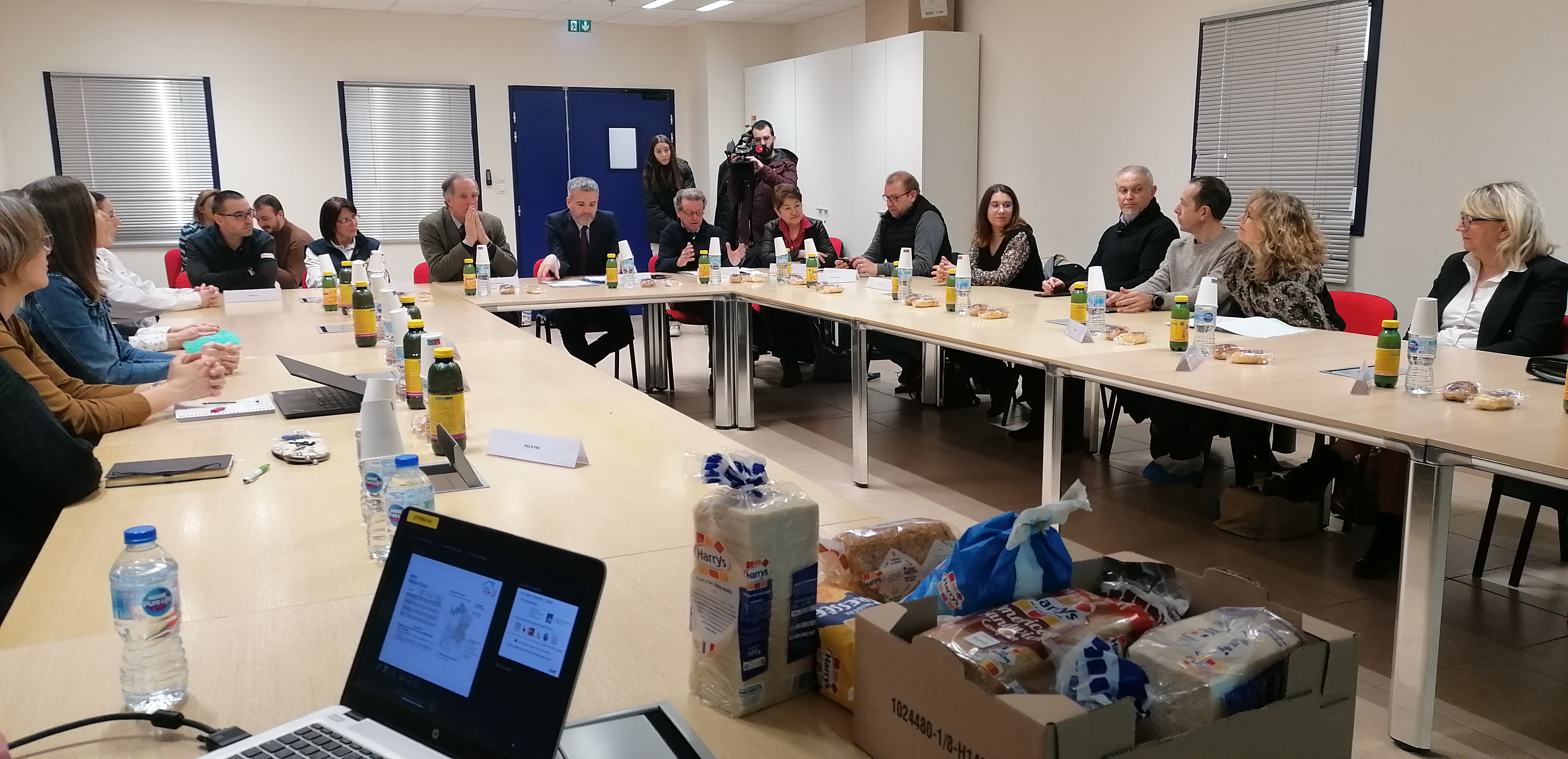 Table ronde travail et handicap intervenants
