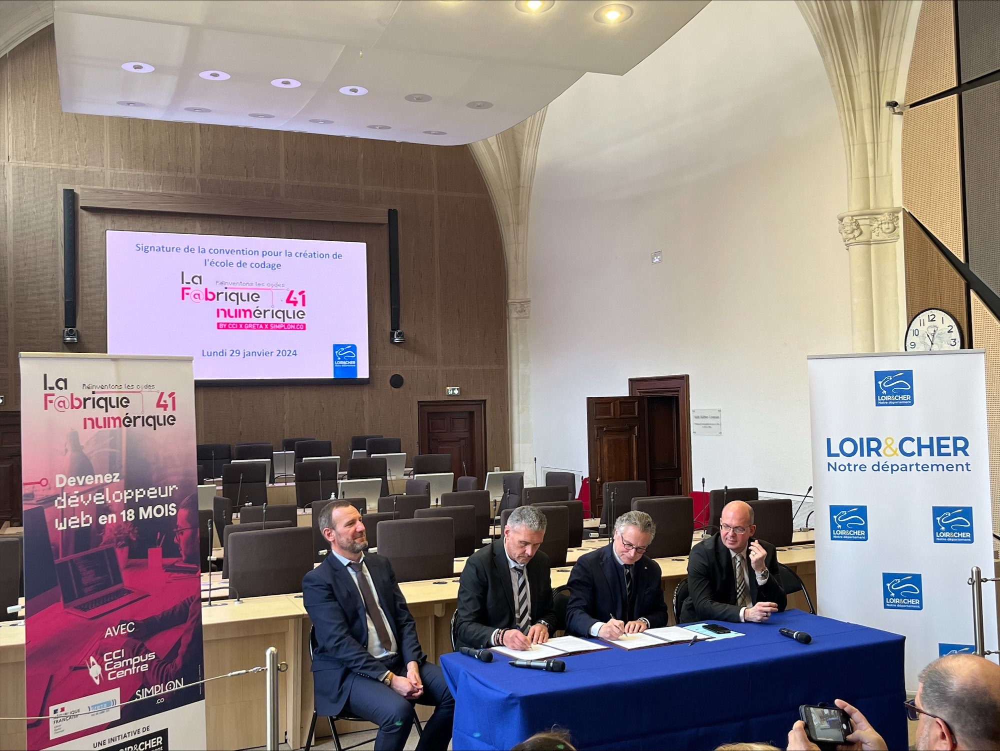 Signature convention CG41 CCI Campus Centre Ecole de codage