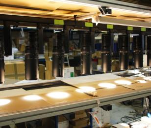 La zone d’activités des Coinchettes, à Issoudun, s’est enrichie d’une nouvelle entreprise au savoir-faire haut-de-gamme arrivée en droite ligne de la région parisienne. A la mi-octobre, SPX Lighting a terminé l’installation de son nouveau site de production et d’assemblage dans l’ancien magasin Ciel Bleu.