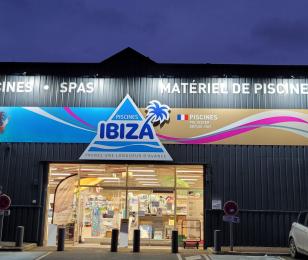 Devanture magasin Piscines Ibiza