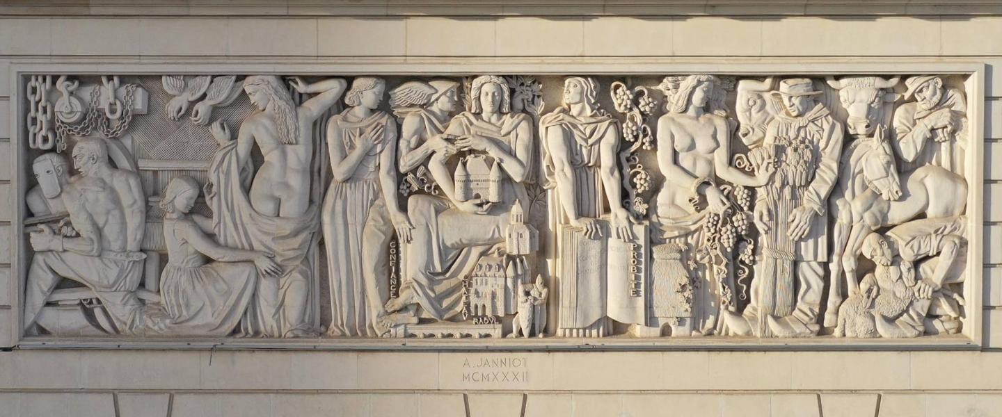 haut-relief de la CCI Indre